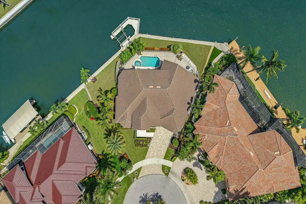 482 Clifton Court Marco Island FL 34145