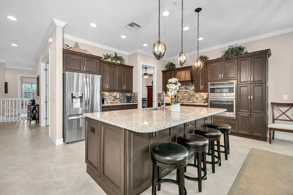 7813 Hawthorne Drive Naples FL 34113