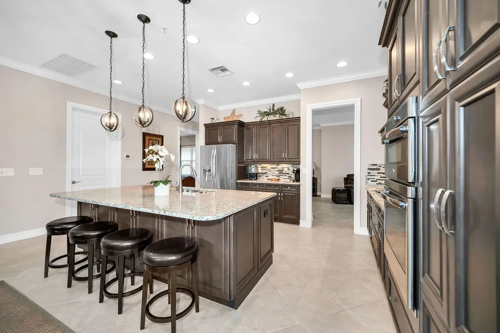 7813 Hawthorne Drive Naples FL 34113