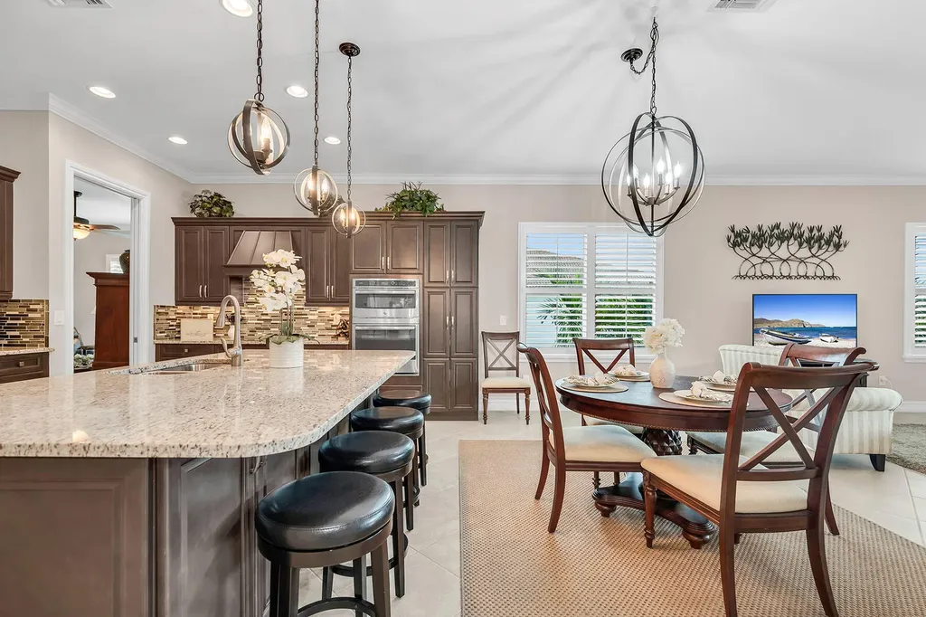 7813 Hawthorne Drive Naples FL 34113