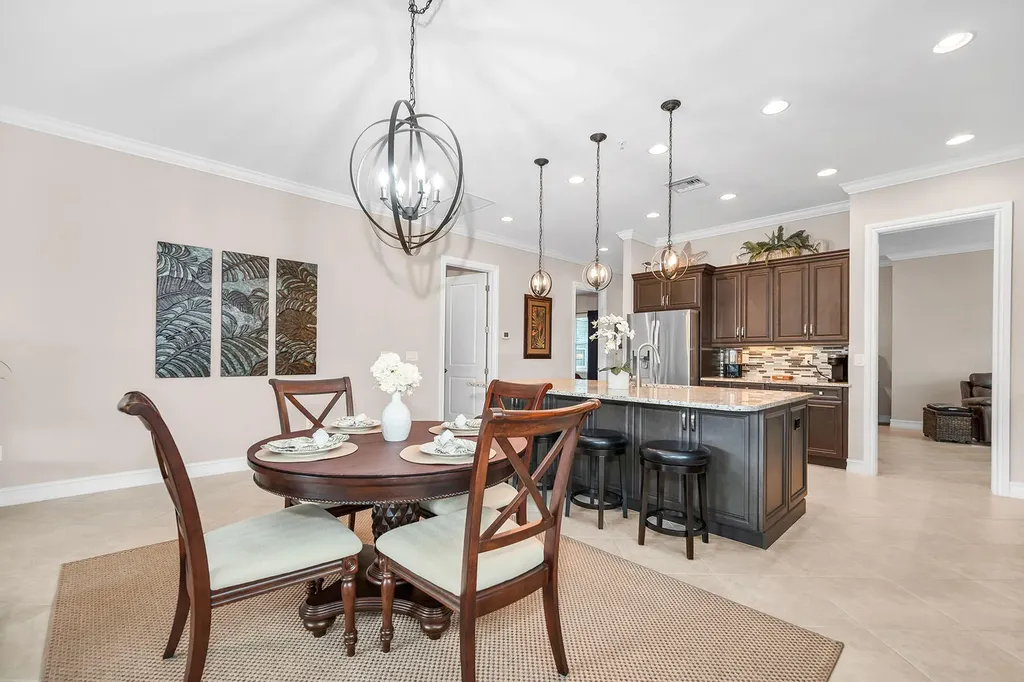 7813 Hawthorne Drive Naples FL 34113