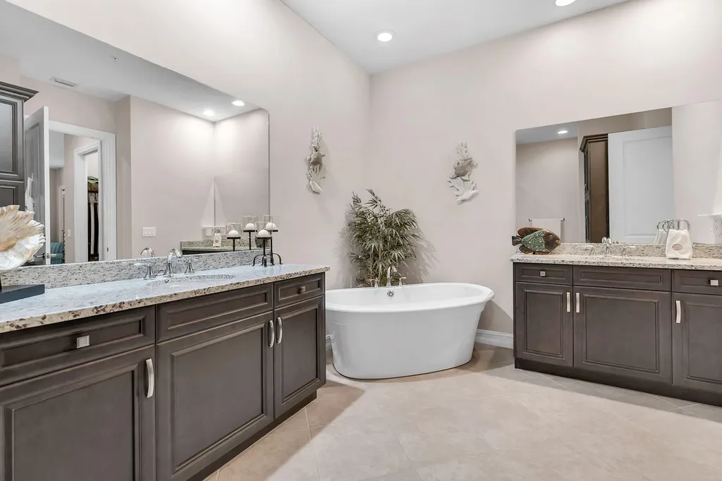 7813 Hawthorne Drive Naples FL 34113