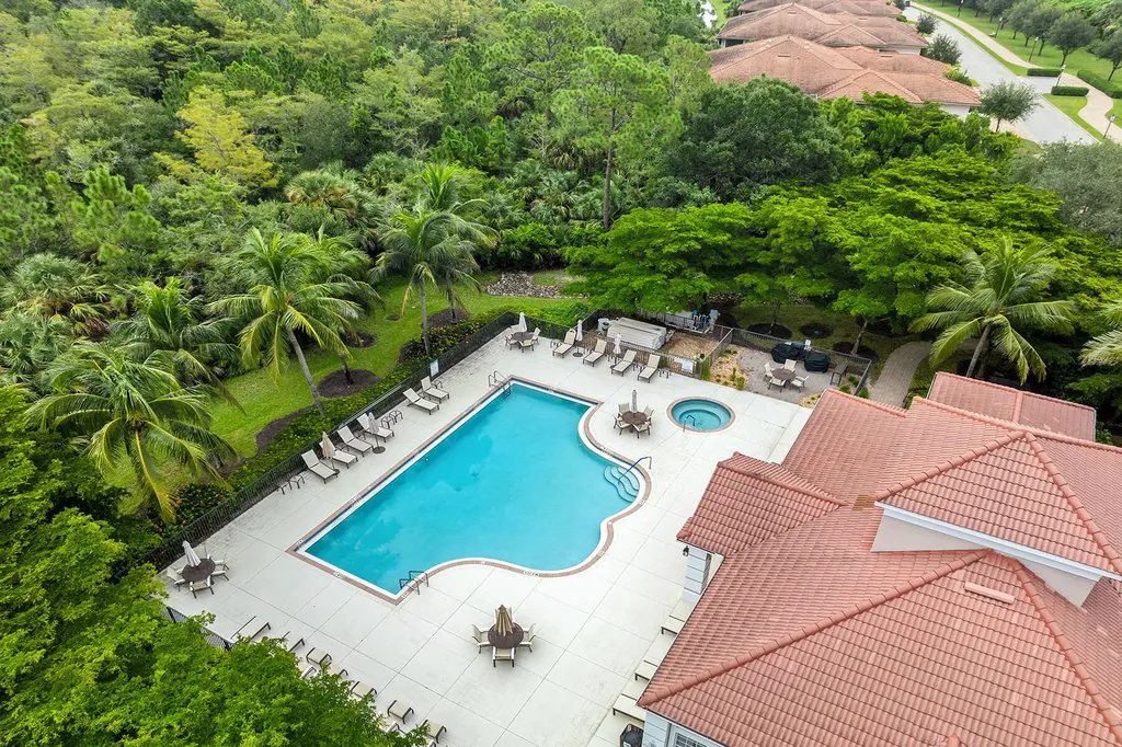 7813 Hawthorne Drive Naples FL 34113