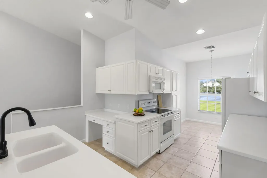 25050 Peacock Naples FL 34114