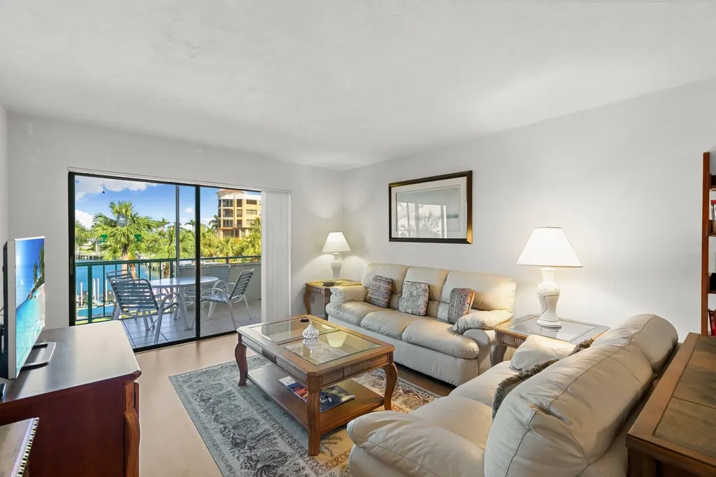 1041 Swallow Avenue Marco Island FL 34145