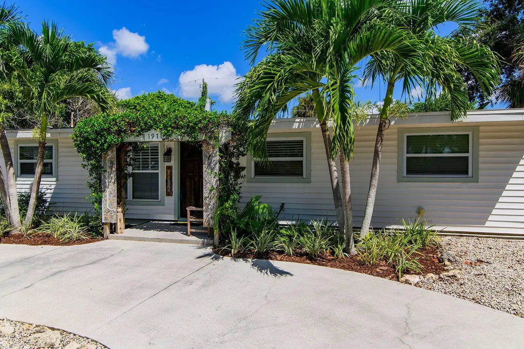 1971 Harbor Lane Naples FL 34104