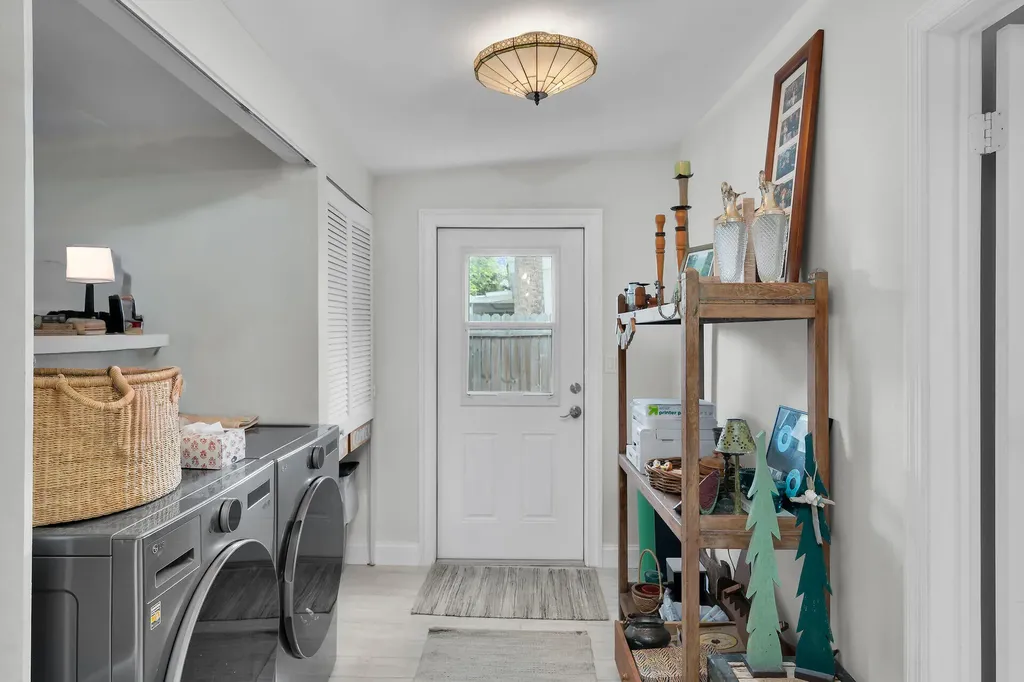 1971 Harbor Lane Naples FL 34104