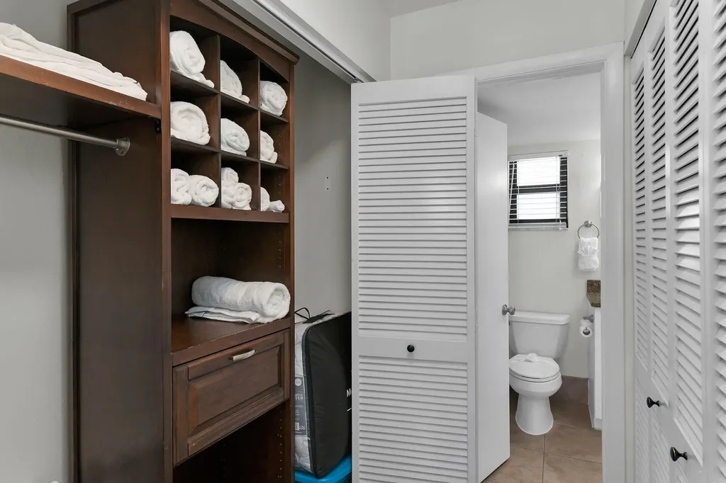 1012 Anglers Marco Island FL 34145