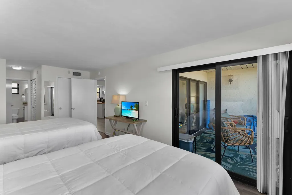 1012 Anglers Marco Island FL 34145