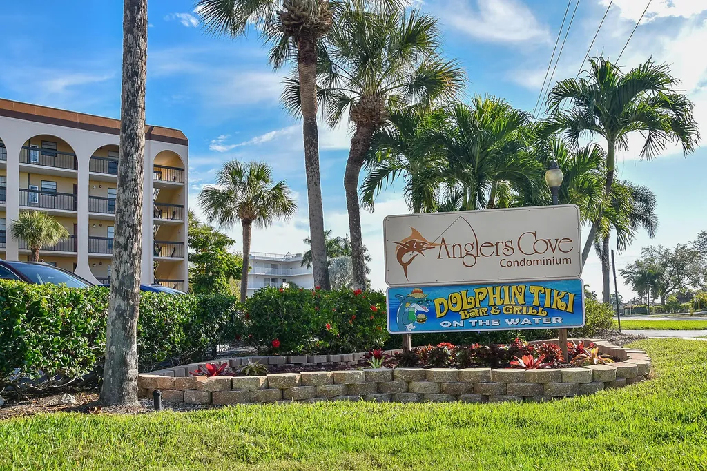 1012 Anglers Marco Island FL 34145