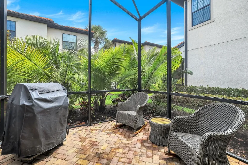 1141 Antaras Court N Naples FL 34113