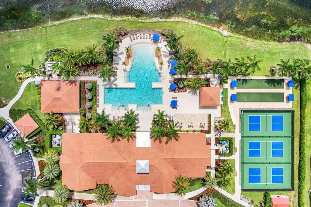 1141 Antaras Court N Naples FL 34113