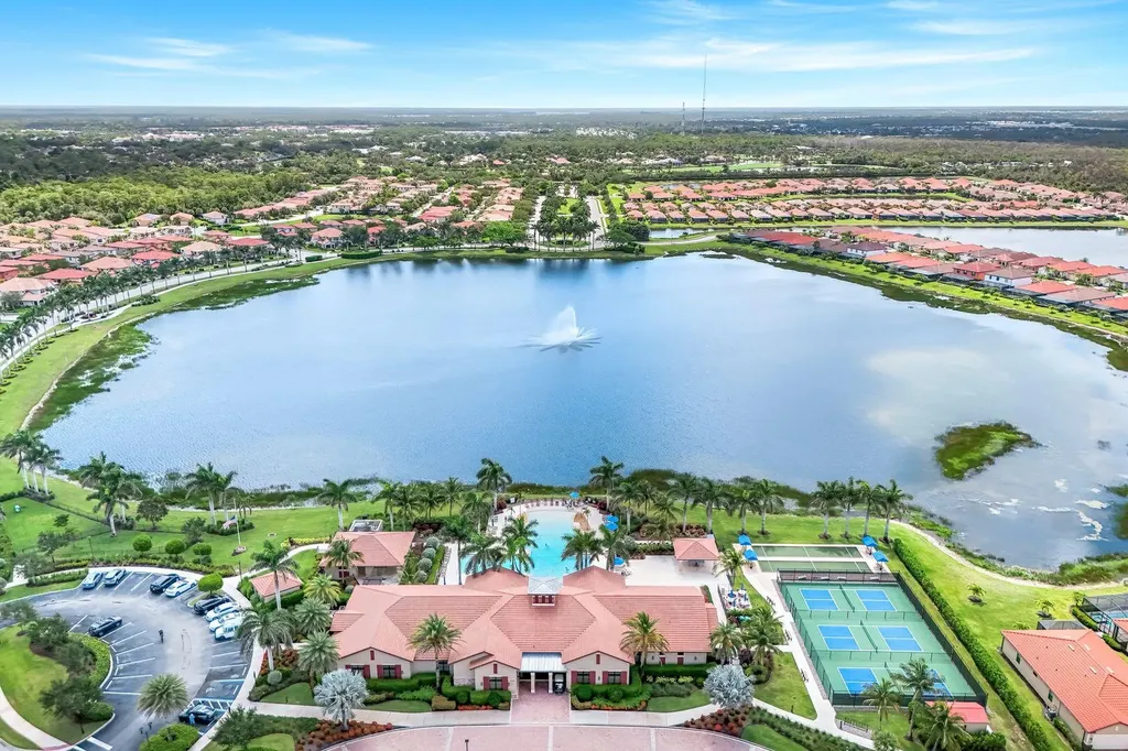 1141 Antaras Court N Naples FL 34113