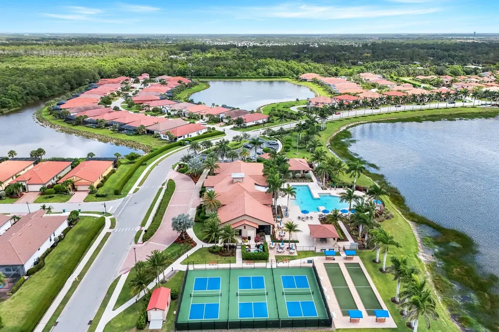 1141 Antaras Court N Naples FL 34113