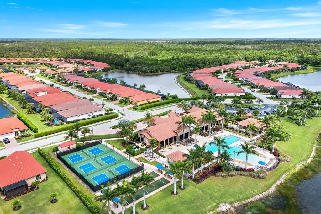 1141 Antaras Court N Naples FL 34113