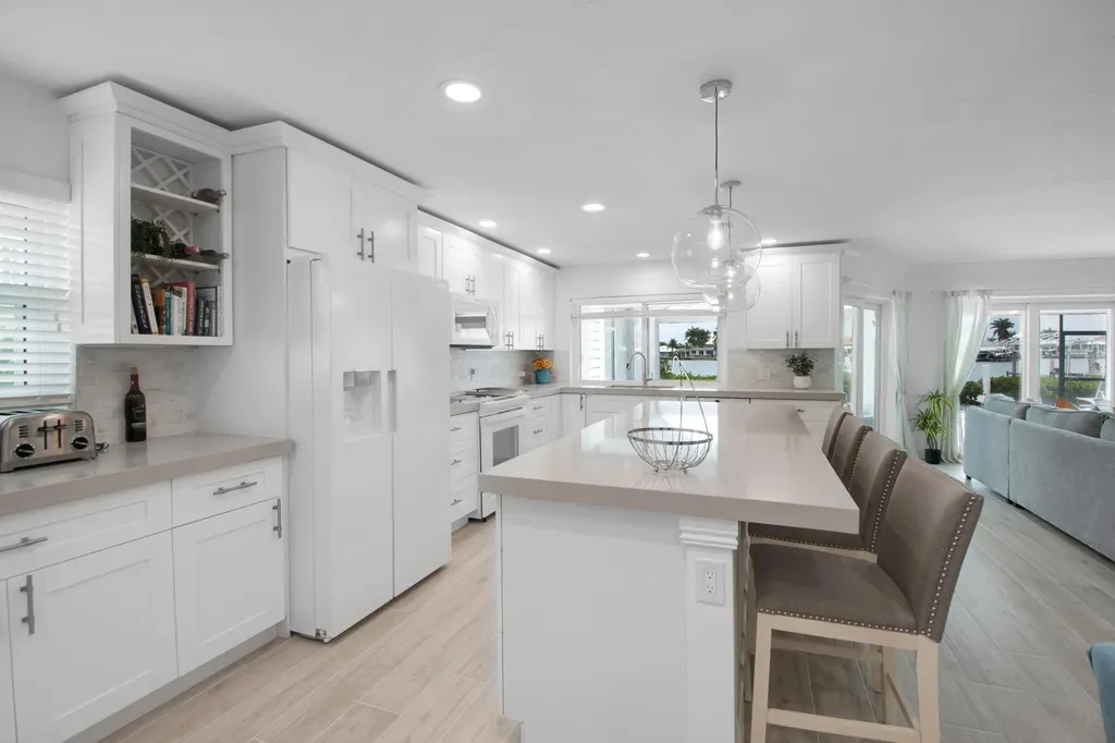 19 E Pelican Street Naples FL 34113