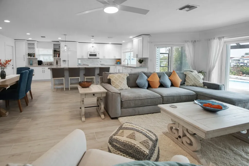 19 E Pelican Street Naples FL 34113