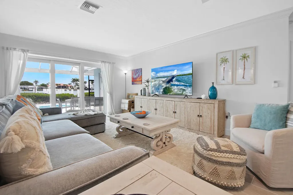 19 E Pelican Street Naples FL 34113