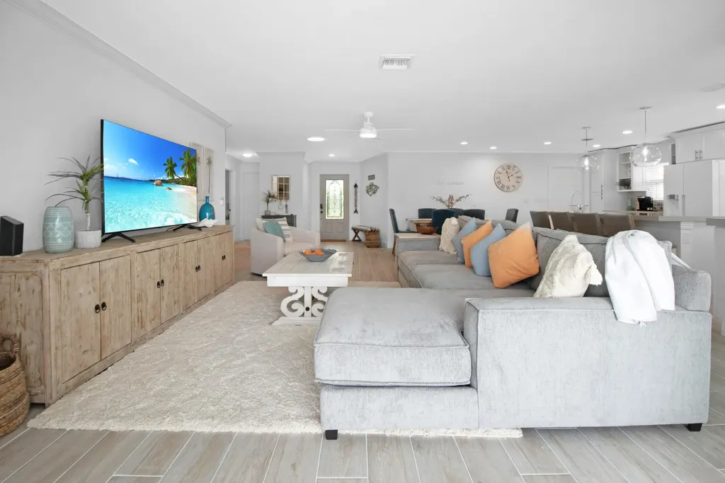 19 E Pelican Street Naples FL 34113