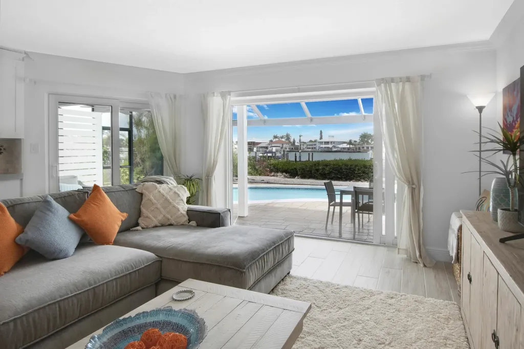 19 E Pelican Street Naples FL 34113