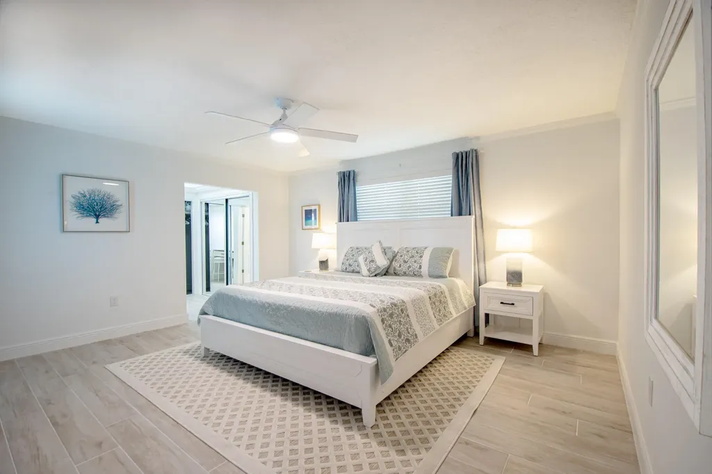 19 E Pelican Street Naples FL 34113