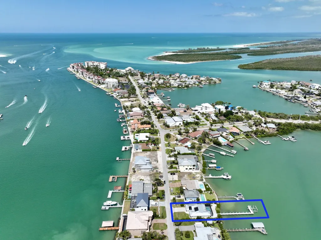 19 E Pelican Street Naples FL 34113