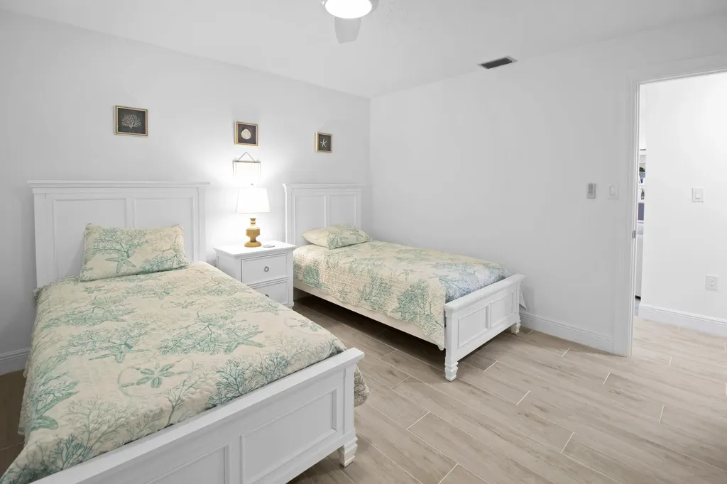 19 E Pelican Street Naples FL 34113