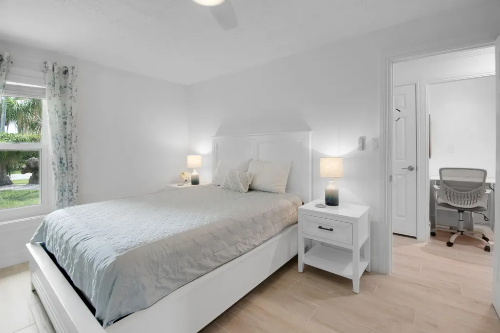 19 E Pelican Street Naples FL 34113