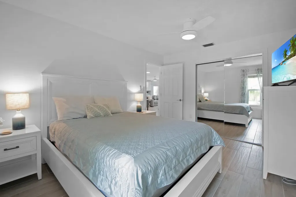 19 E Pelican Street Naples FL 34113