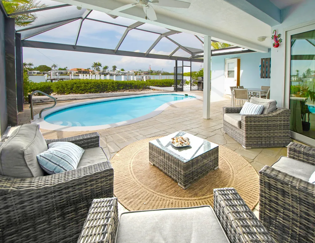 19 E Pelican Street Naples FL 34113