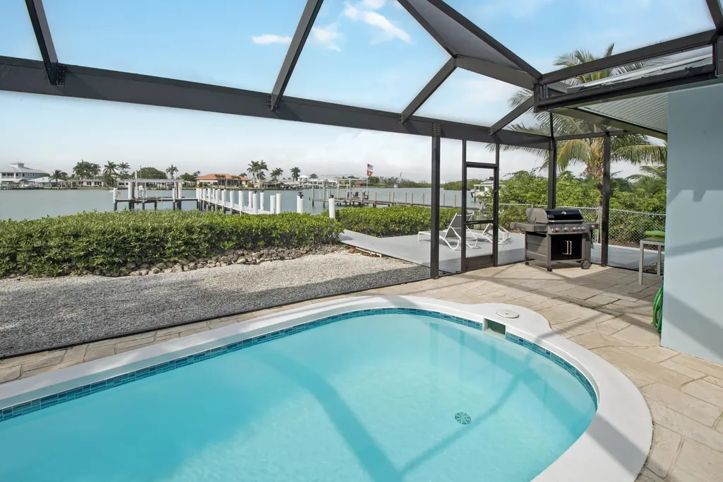 19 E Pelican Street Naples FL 34113