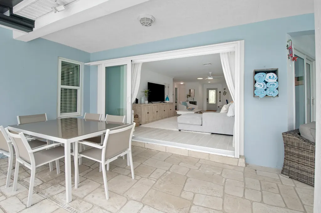 19 E Pelican Street Naples FL 34113