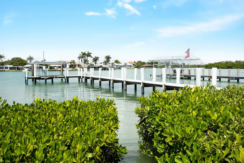 19 E Pelican Street Naples FL 34113