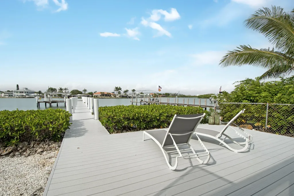 19 E Pelican Street Naples FL 34113