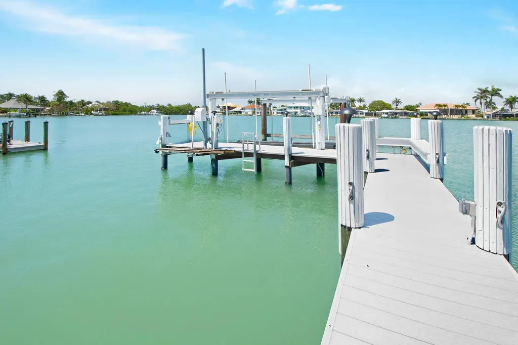 19 E Pelican Street Naples FL 34113