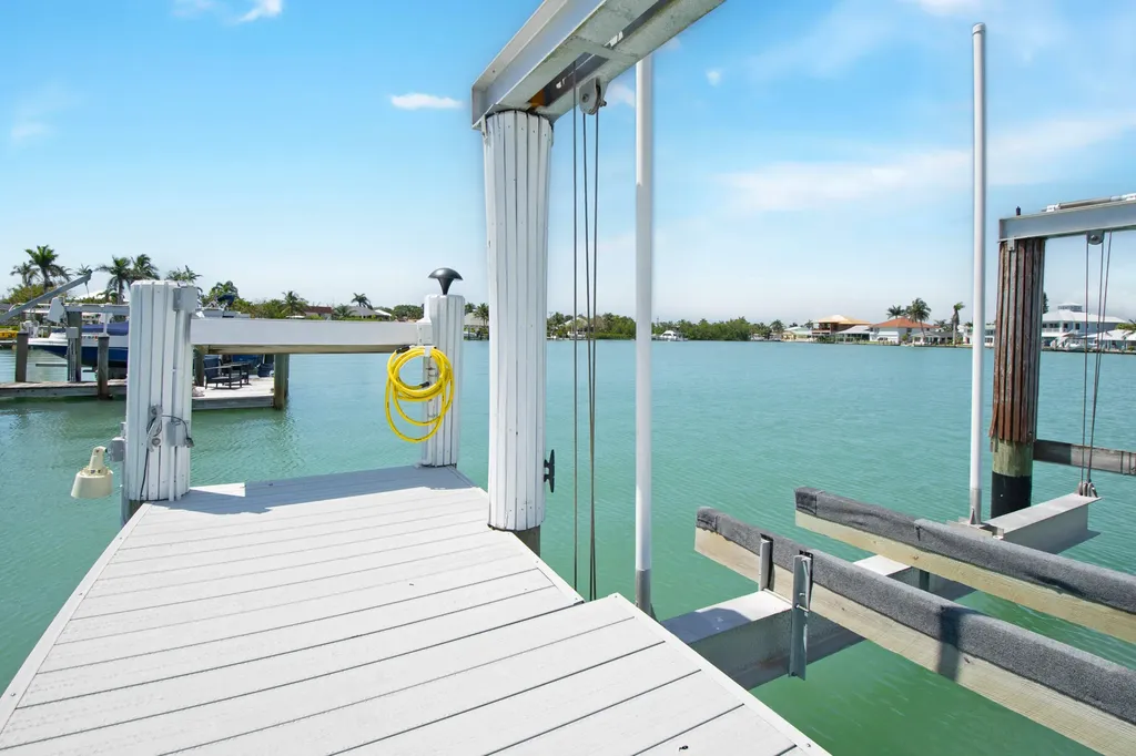 19 E Pelican Street Naples FL 34113