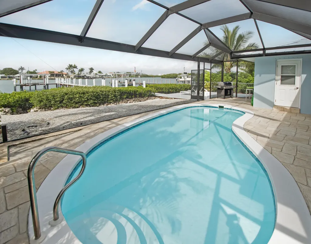 19 E Pelican Street Naples FL 34113