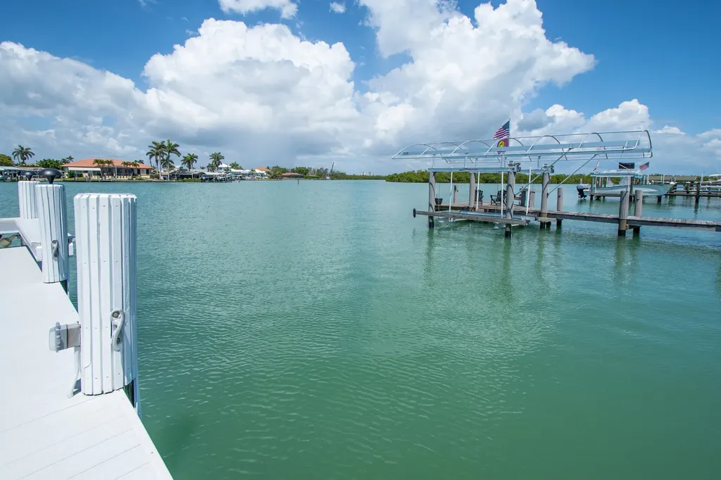 19 E Pelican Street Naples FL 34113