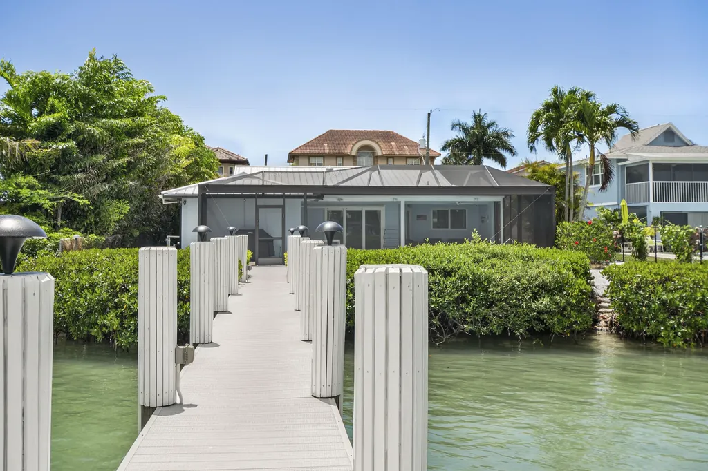 19 E Pelican Street Naples FL 34113