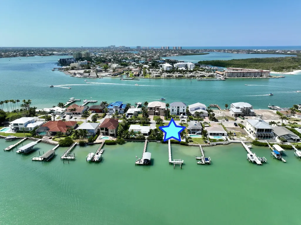 19 E Pelican Street Naples FL 34113