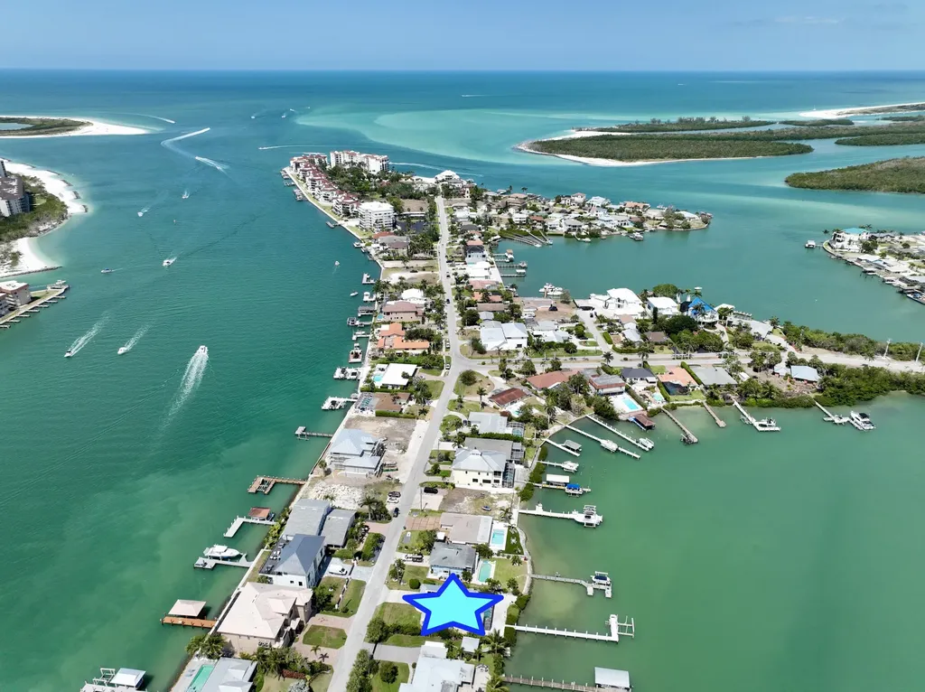 19 E Pelican Street Naples FL 34113