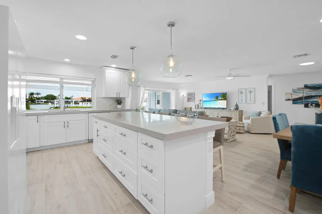 19 E Pelican Street Naples FL 34113