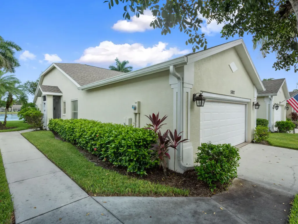 5807 Greenwood Circle Naples FL 34112