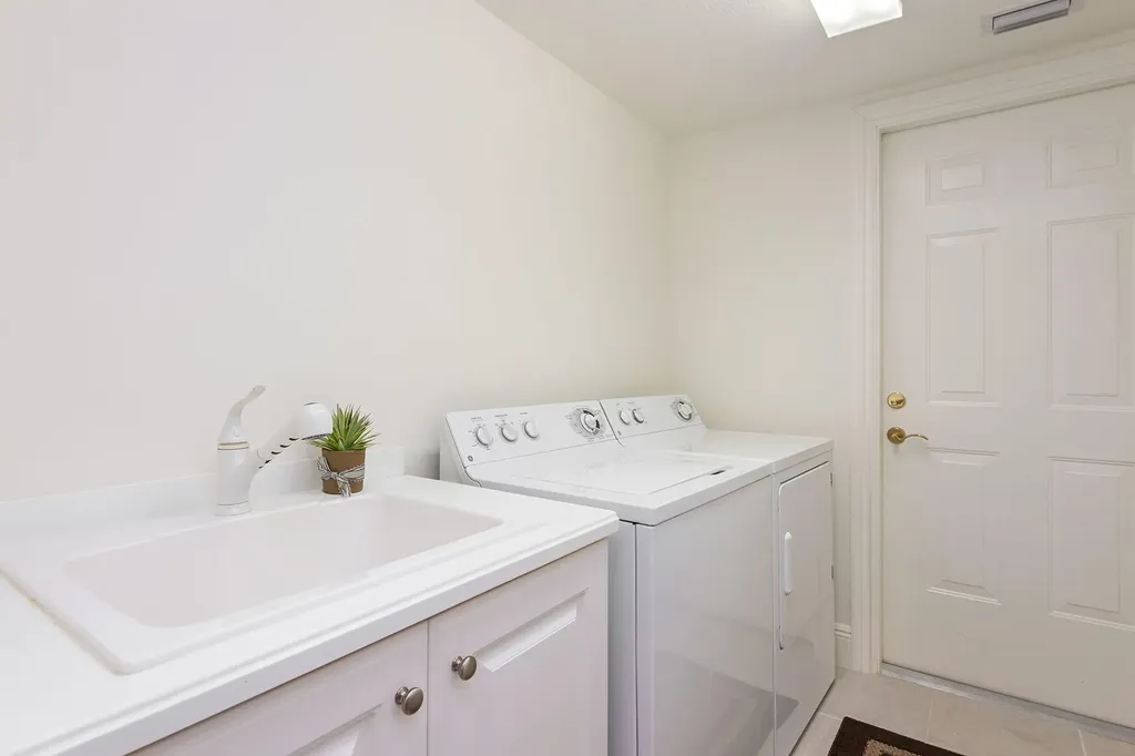 9223 Corfu Court Naples FL 34114