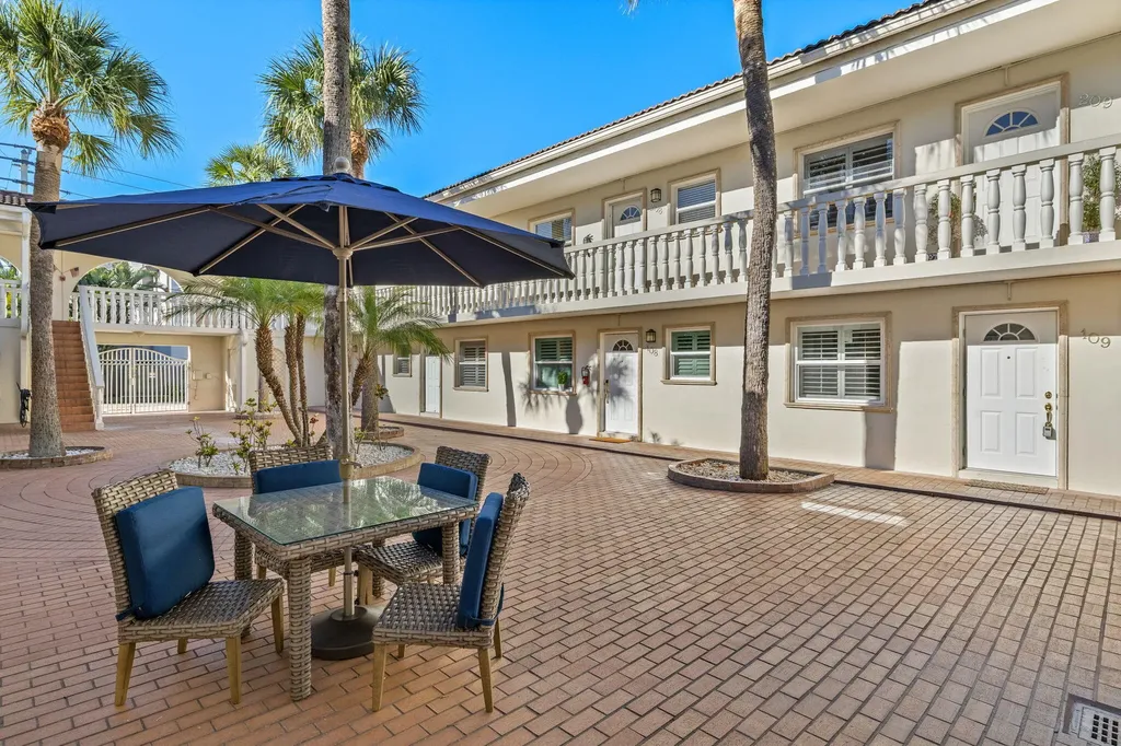 980 7th Avenue S Naples FL 34102