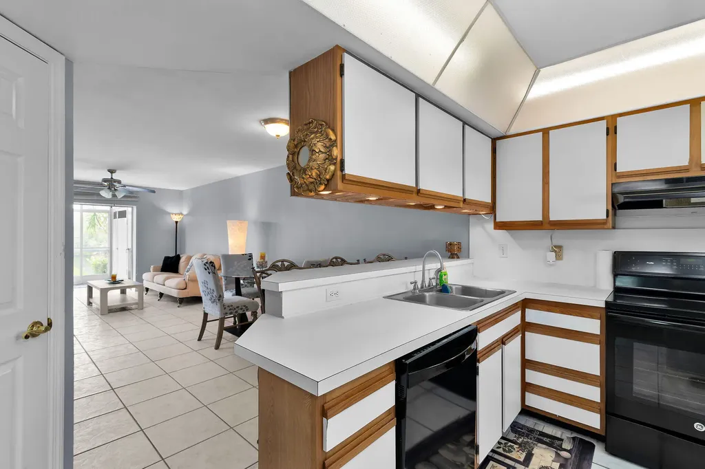 1385 Mainsail Drive Naples FL 34114