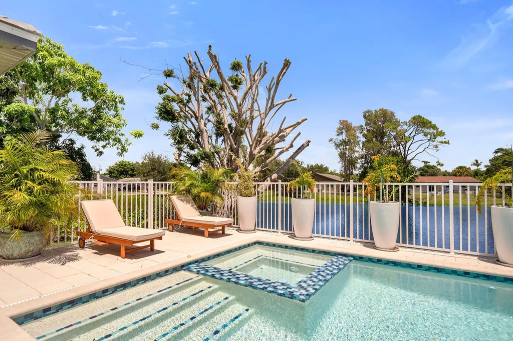 4584 W Alhambra Circle Naples FL 34103