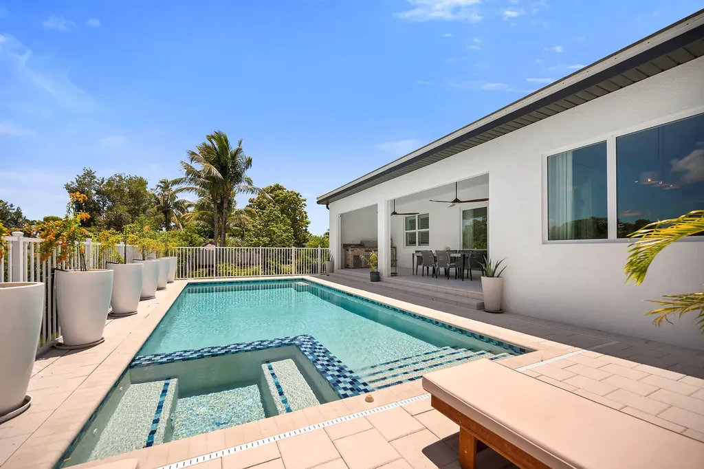 4584 W Alhambra Circle Naples FL 34103