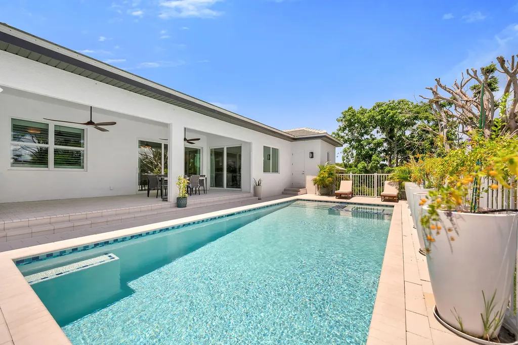 4584 W Alhambra Circle Naples FL 34103