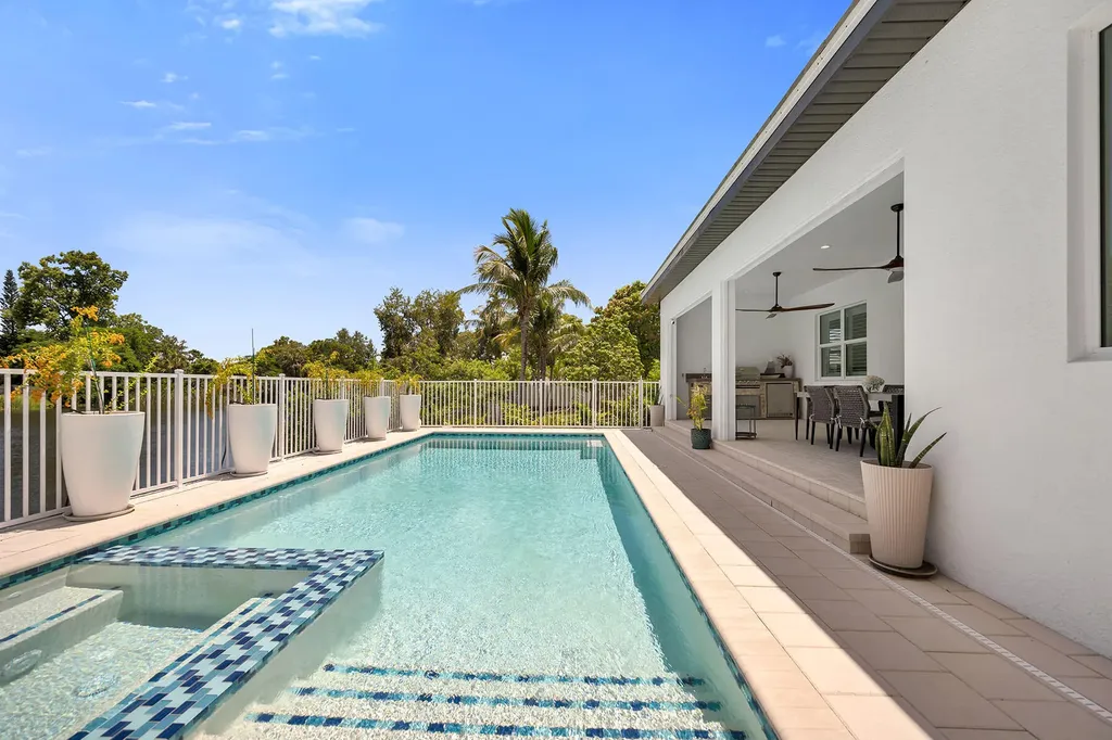 4584 W Alhambra Circle Naples FL 34103